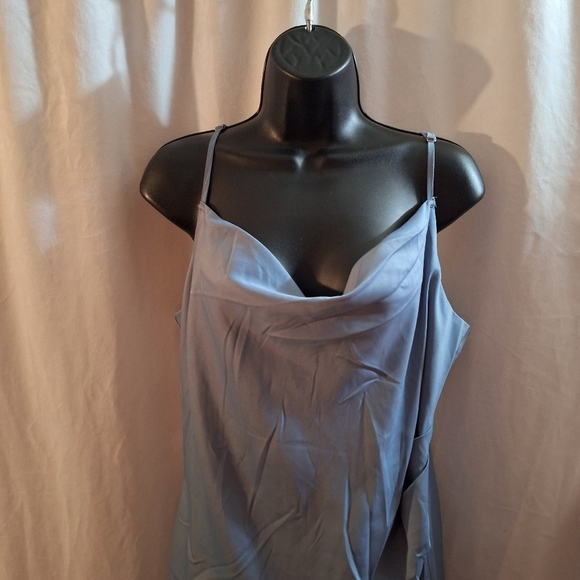 Elegant Light Bluish Gray Sleeveless Dress - Picture 2 of 7